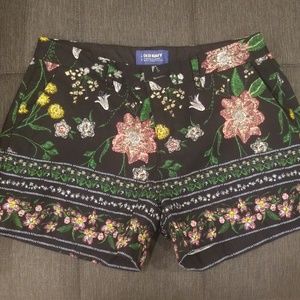 Old Navy black with flower shorts